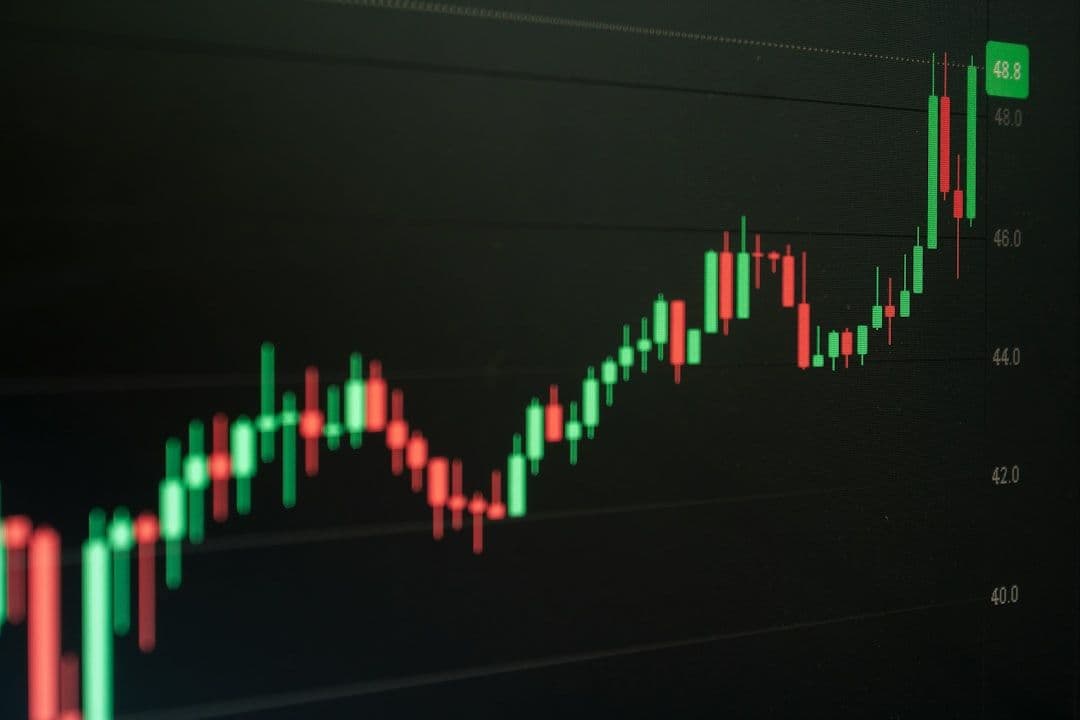 Khối ngoại bán ròng 80.000 tỉ đồng, Dragon Capital dự báo dòng vốn nâng hạng FTSE sắp giải ngân